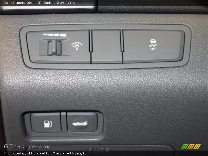 Radiant Silver / Gray 2011 Hyundai Sonata SE