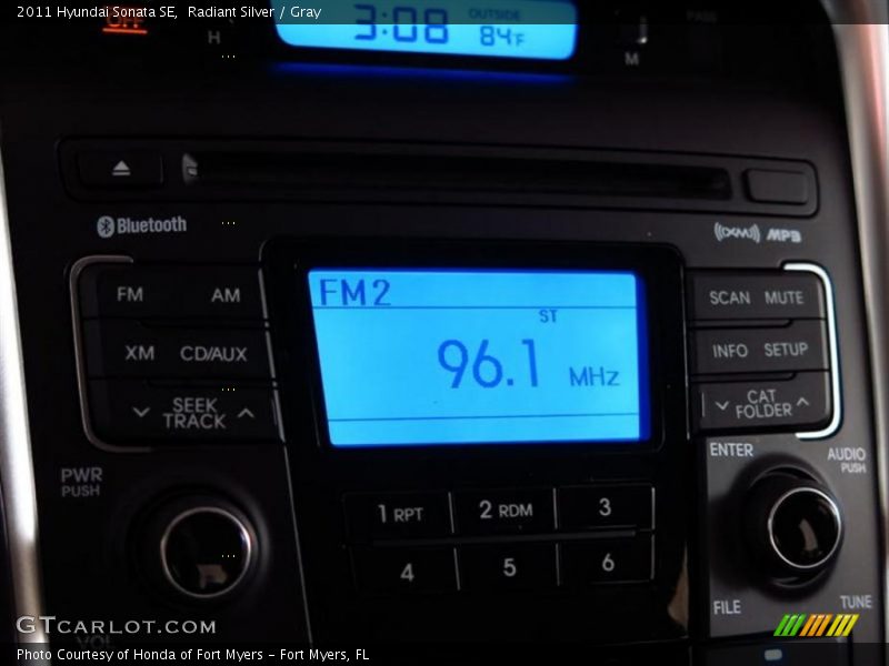 Radiant Silver / Gray 2011 Hyundai Sonata SE