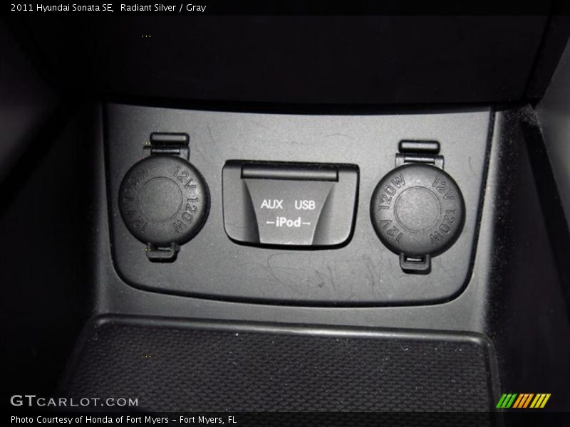 Radiant Silver / Gray 2011 Hyundai Sonata SE