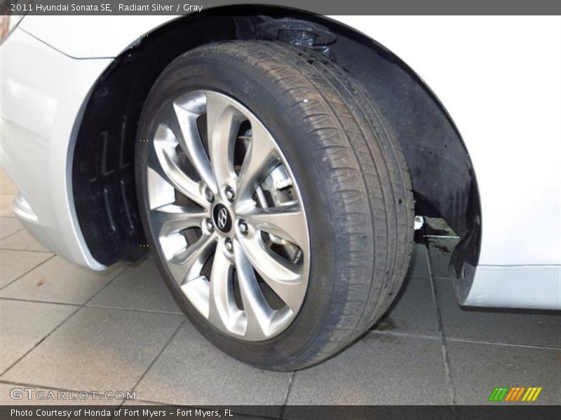 Radiant Silver / Gray 2011 Hyundai Sonata SE