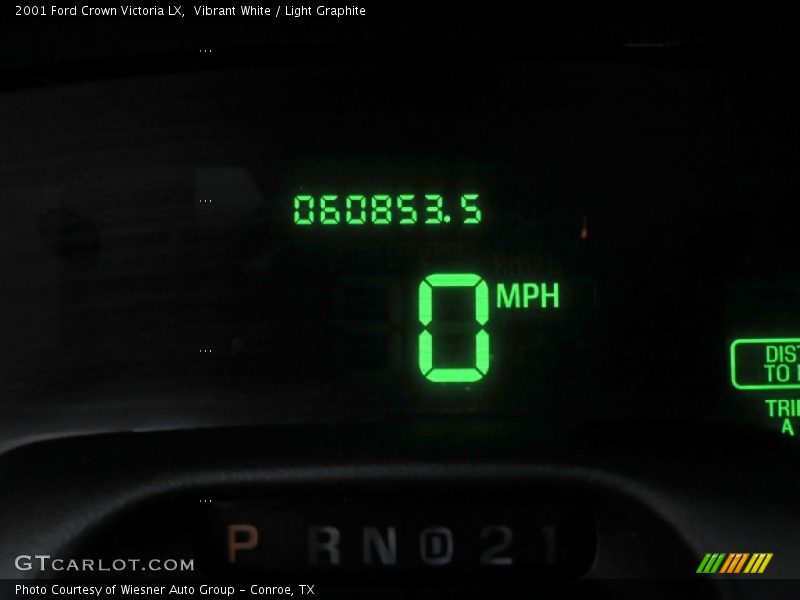 Vibrant White / Light Graphite 2001 Ford Crown Victoria LX