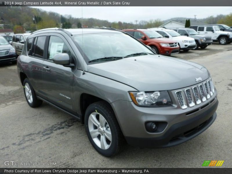 Mineral Gray Metallic / Dark Slate Gray 2014 Jeep Compass Latitude 4x4