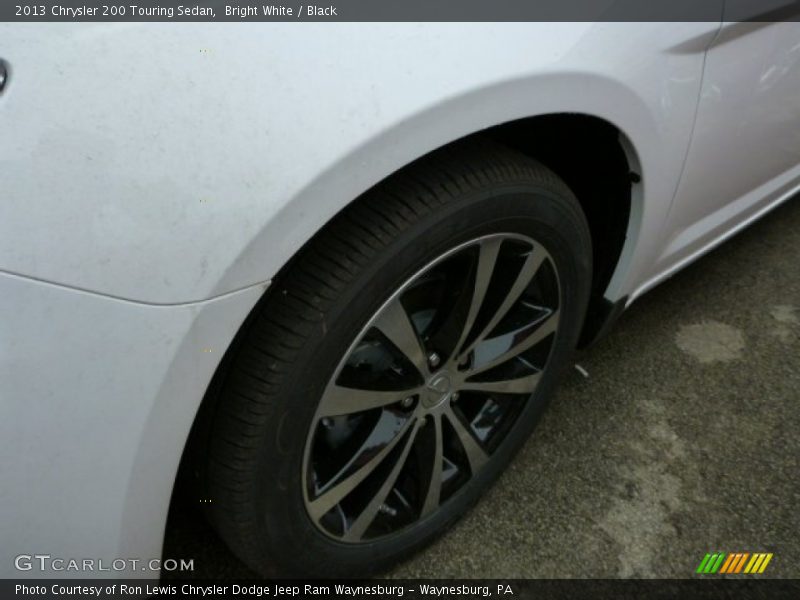 Bright White / Black 2013 Chrysler 200 Touring Sedan