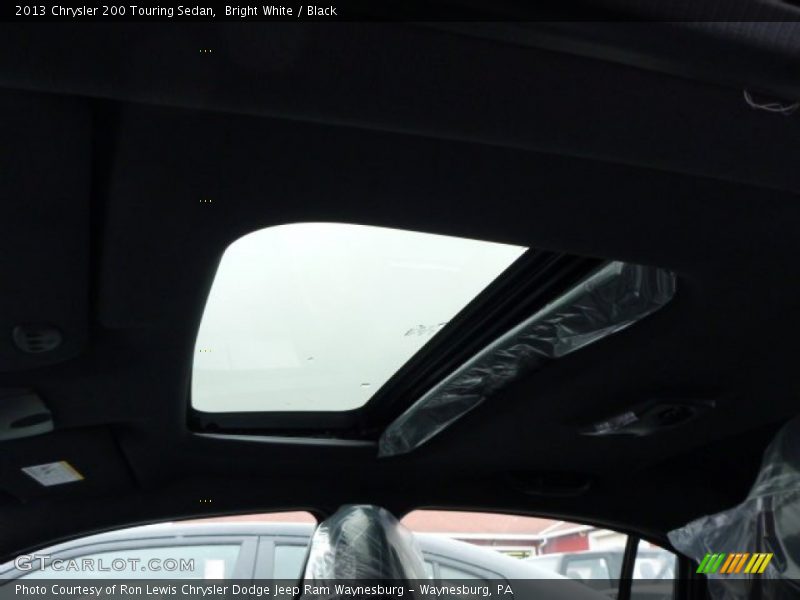 Bright White / Black 2013 Chrysler 200 Touring Sedan