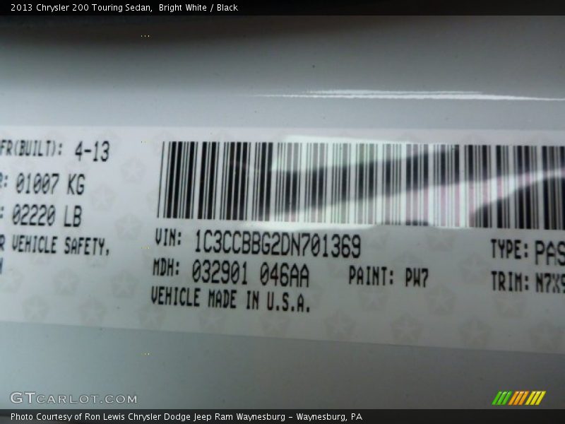 Bright White / Black 2013 Chrysler 200 Touring Sedan