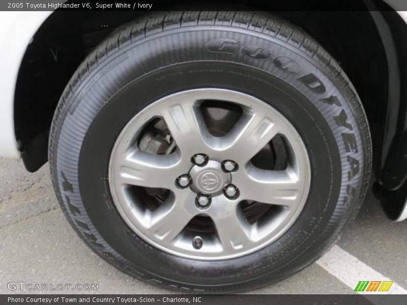 Super White / Ivory 2005 Toyota Highlander V6
