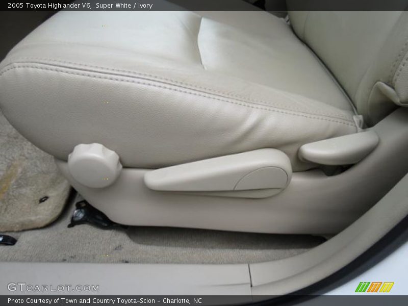 Super White / Ivory 2005 Toyota Highlander V6