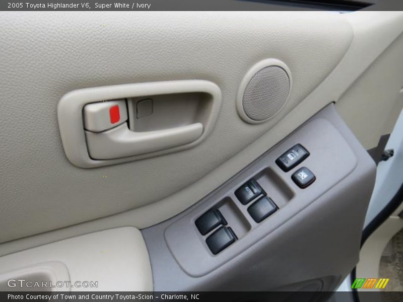 Super White / Ivory 2005 Toyota Highlander V6