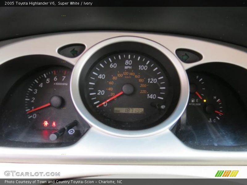 Super White / Ivory 2005 Toyota Highlander V6