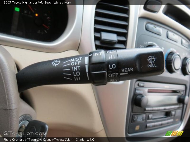 Super White / Ivory 2005 Toyota Highlander V6