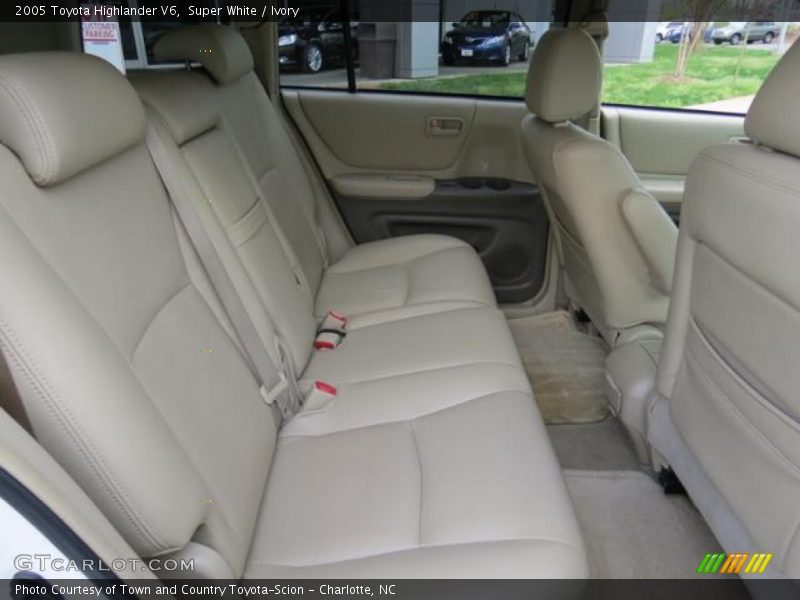 Super White / Ivory 2005 Toyota Highlander V6