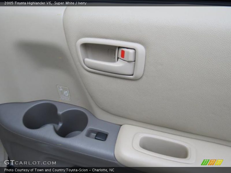 Super White / Ivory 2005 Toyota Highlander V6