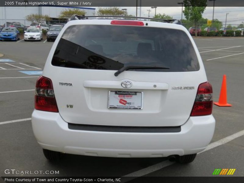 Super White / Ivory 2005 Toyota Highlander V6