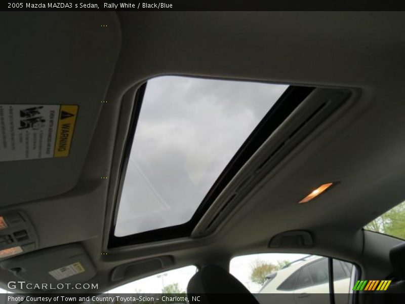 Rally White / Black/Blue 2005 Mazda MAZDA3 s Sedan