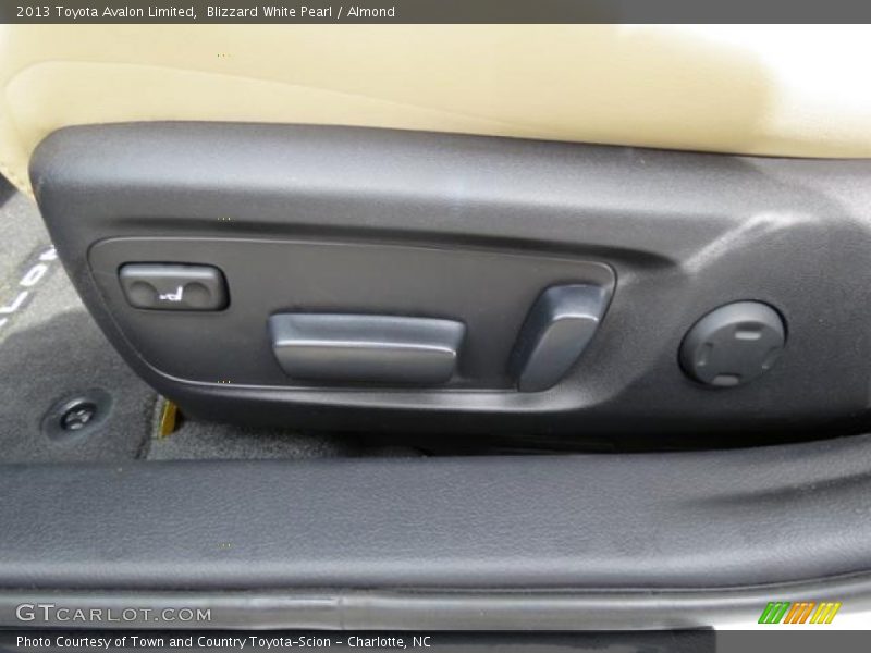 Blizzard White Pearl / Almond 2013 Toyota Avalon Limited