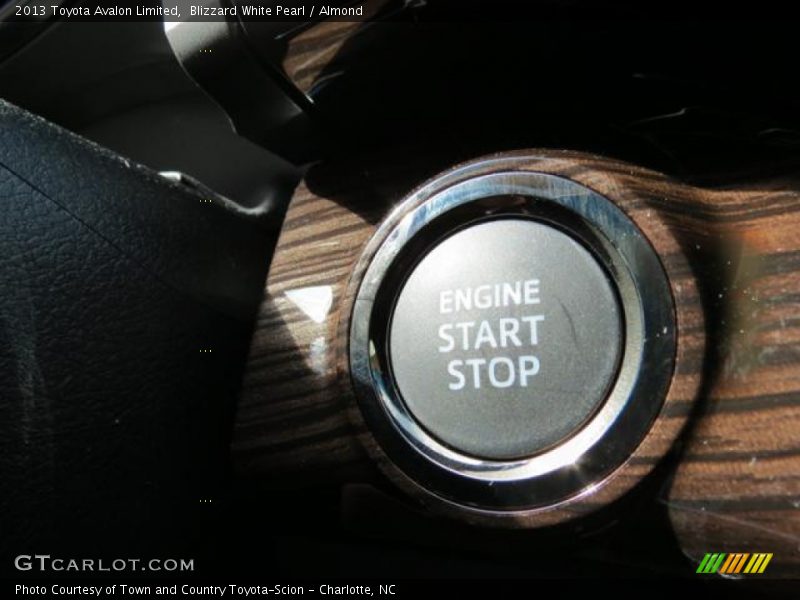 Blizzard White Pearl / Almond 2013 Toyota Avalon Limited