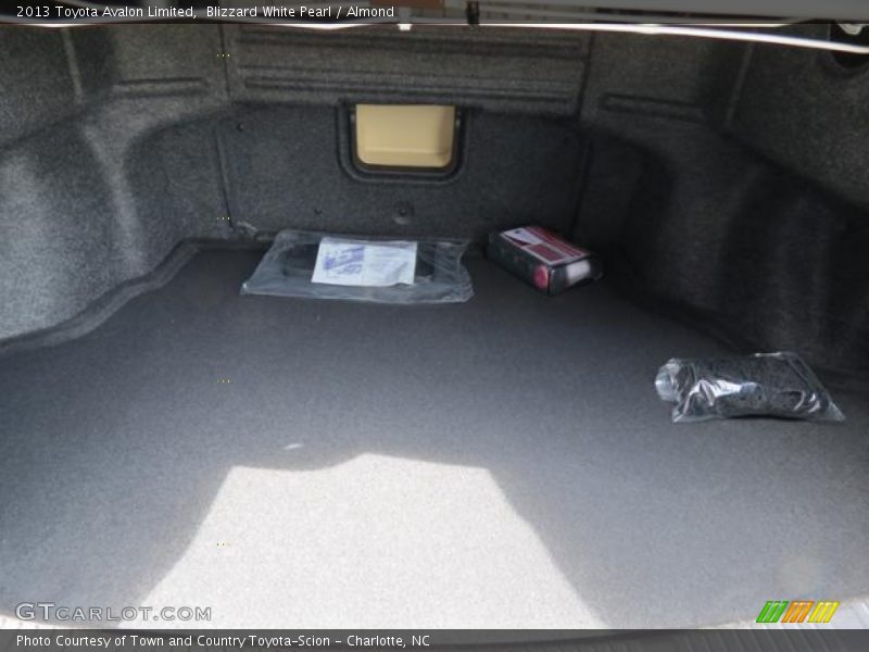 Blizzard White Pearl / Almond 2013 Toyota Avalon Limited