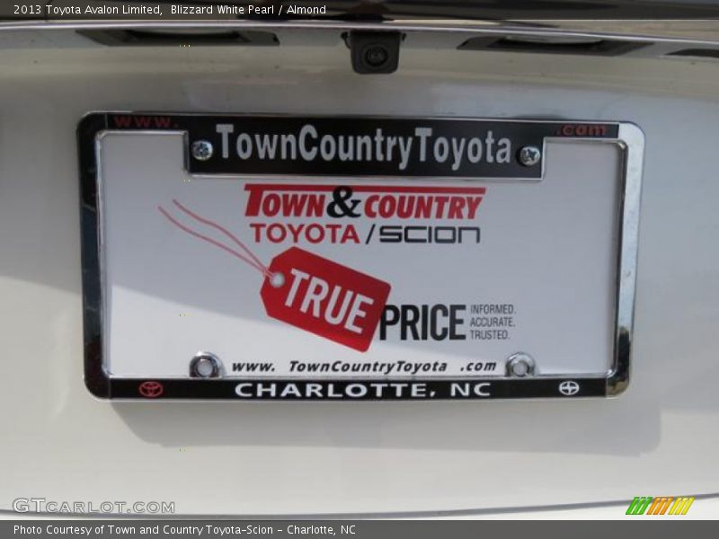 Blizzard White Pearl / Almond 2013 Toyota Avalon Limited