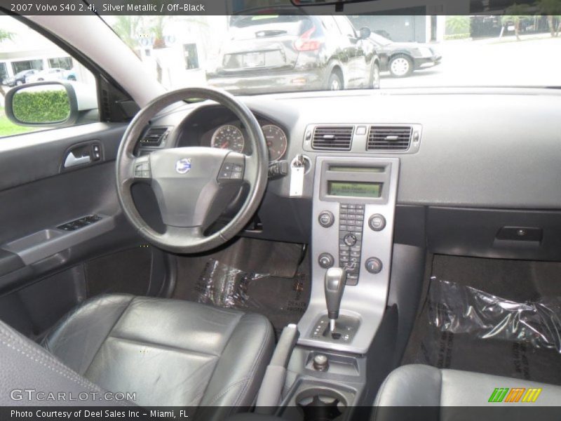 Silver Metallic / Off-Black 2007 Volvo S40 2.4i