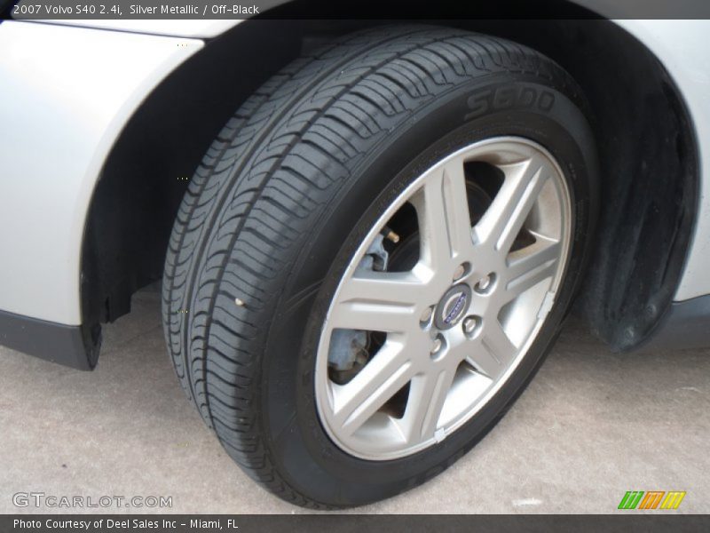 Silver Metallic / Off-Black 2007 Volvo S40 2.4i
