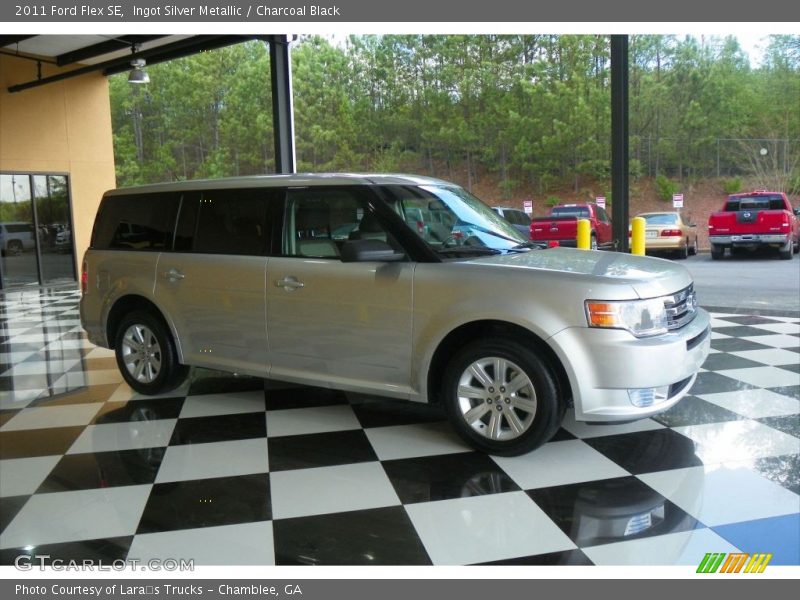 Ingot Silver Metallic / Charcoal Black 2011 Ford Flex SE