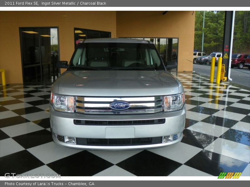 Ingot Silver Metallic / Charcoal Black 2011 Ford Flex SE