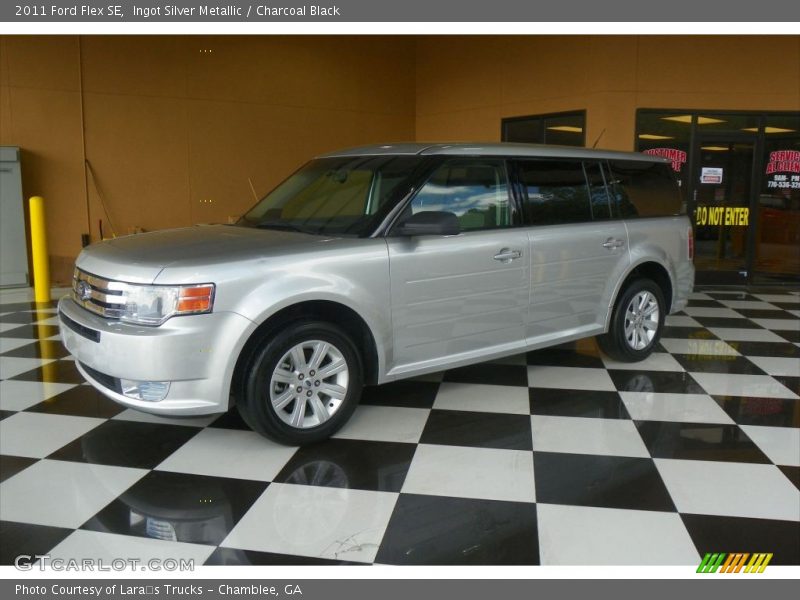 Ingot Silver Metallic / Charcoal Black 2011 Ford Flex SE