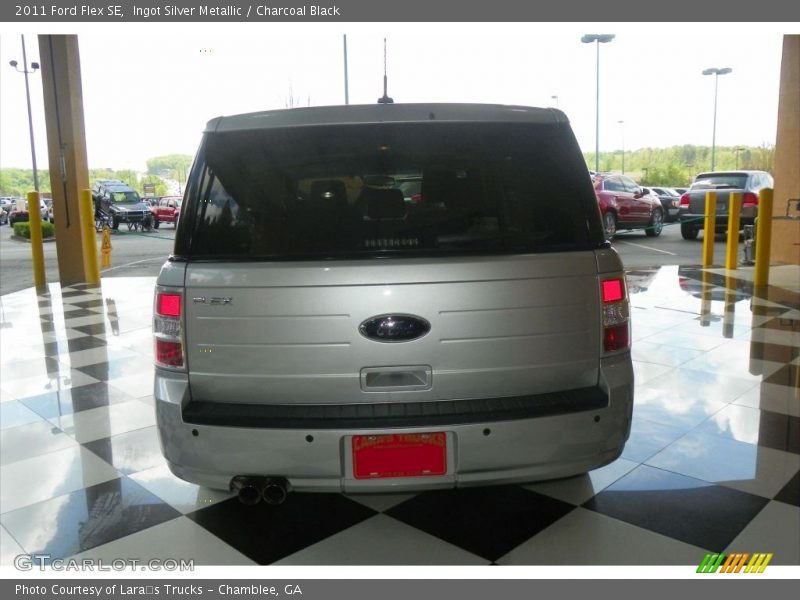Ingot Silver Metallic / Charcoal Black 2011 Ford Flex SE
