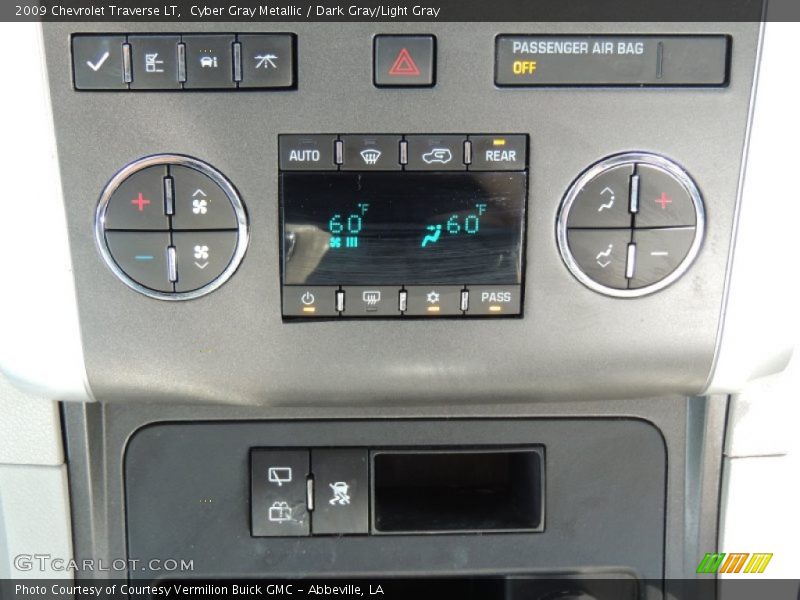 Cyber Gray Metallic / Dark Gray/Light Gray 2009 Chevrolet Traverse LT