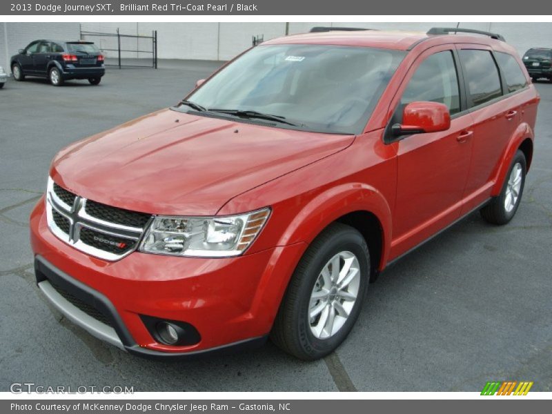 Front 3/4 View of 2013 Journey SXT