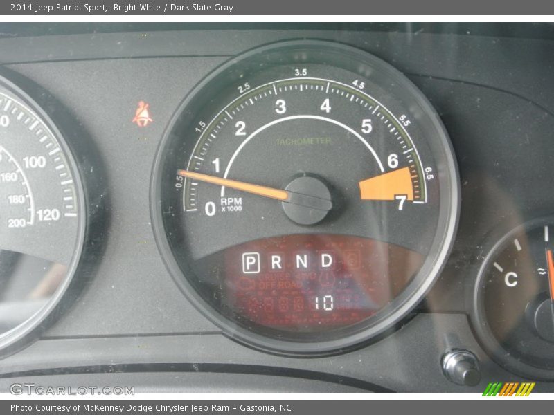 Bright White / Dark Slate Gray 2014 Jeep Patriot Sport