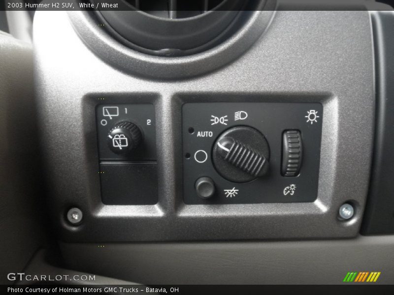 Controls of 2003 H2 SUV