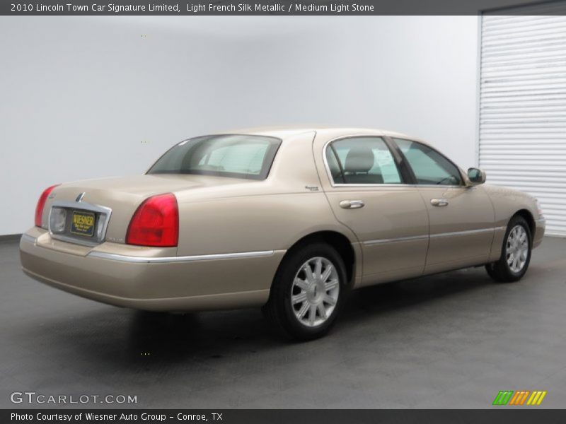 Light French Silk Metallic / Medium Light Stone 2010 Lincoln Town Car Signature Limited