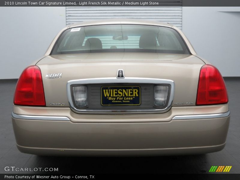 Light French Silk Metallic / Medium Light Stone 2010 Lincoln Town Car Signature Limited