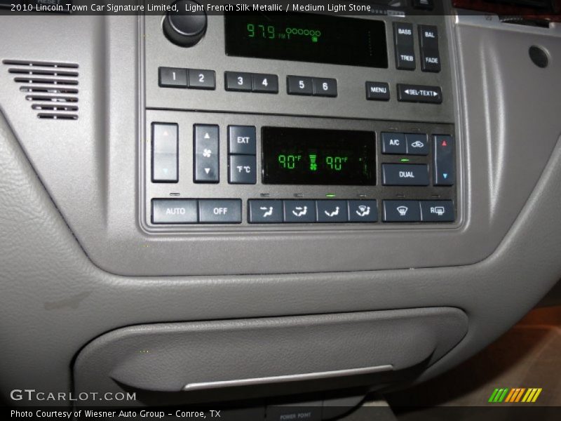 Controls of 2010 Town Car Signature Limited