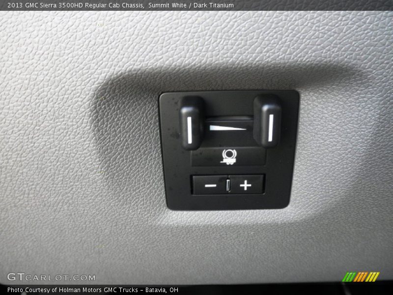 Summit White / Dark Titanium 2013 GMC Sierra 3500HD Regular Cab Chassis