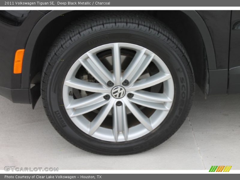 Deep Black Metallic / Charcoal 2011 Volkswagen Tiguan SE