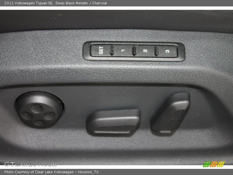 Deep Black Metallic / Charcoal 2011 Volkswagen Tiguan SE
