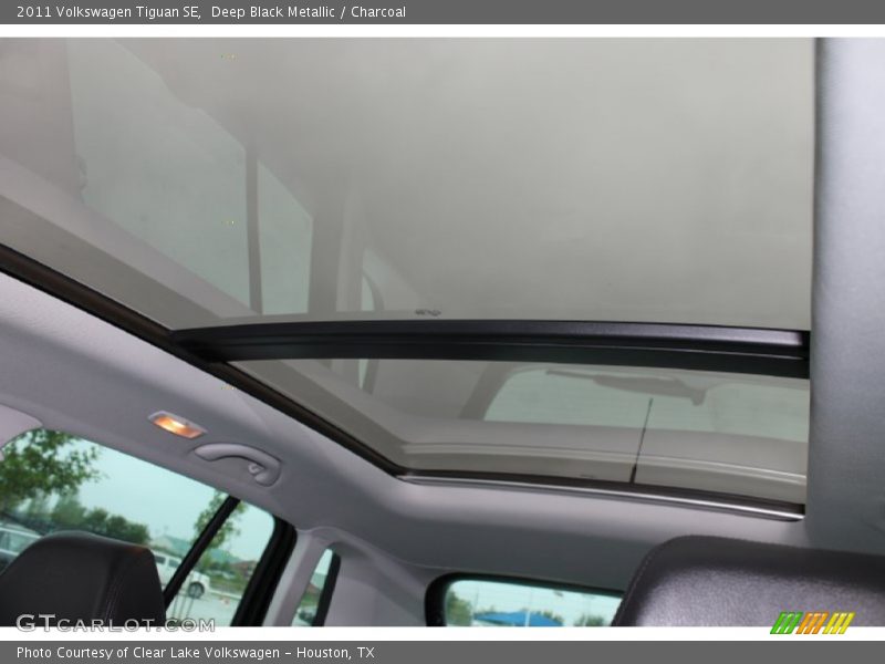 Deep Black Metallic / Charcoal 2011 Volkswagen Tiguan SE