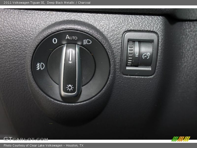 Deep Black Metallic / Charcoal 2011 Volkswagen Tiguan SE
