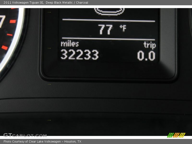 Deep Black Metallic / Charcoal 2011 Volkswagen Tiguan SE