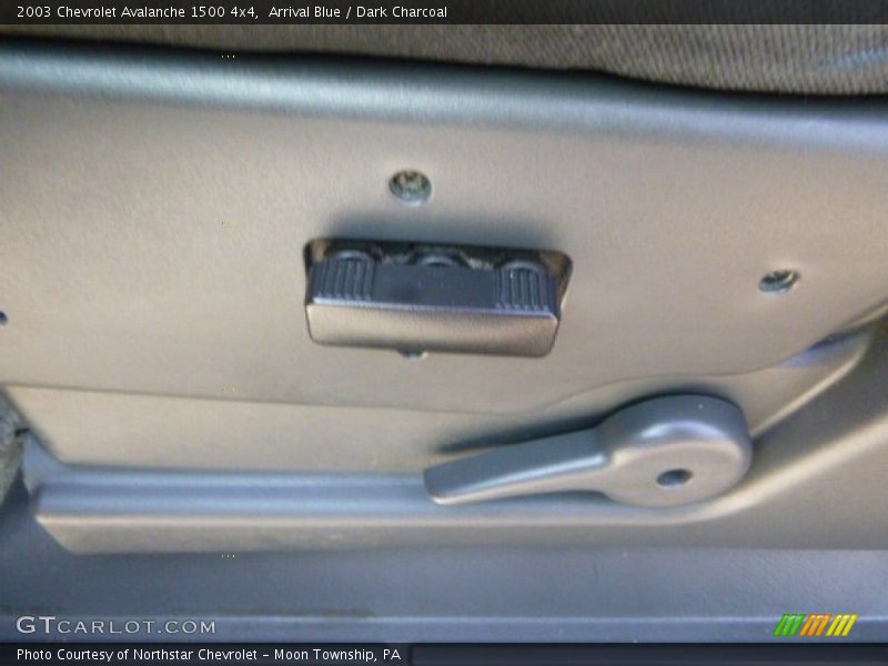 Arrival Blue / Dark Charcoal 2003 Chevrolet Avalanche 1500 4x4