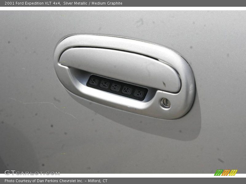 Silver Metallic / Medium Graphite 2001 Ford Expedition XLT 4x4