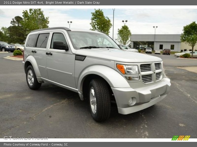 Front 3/4 View of 2011 Nitro SXT 4x4