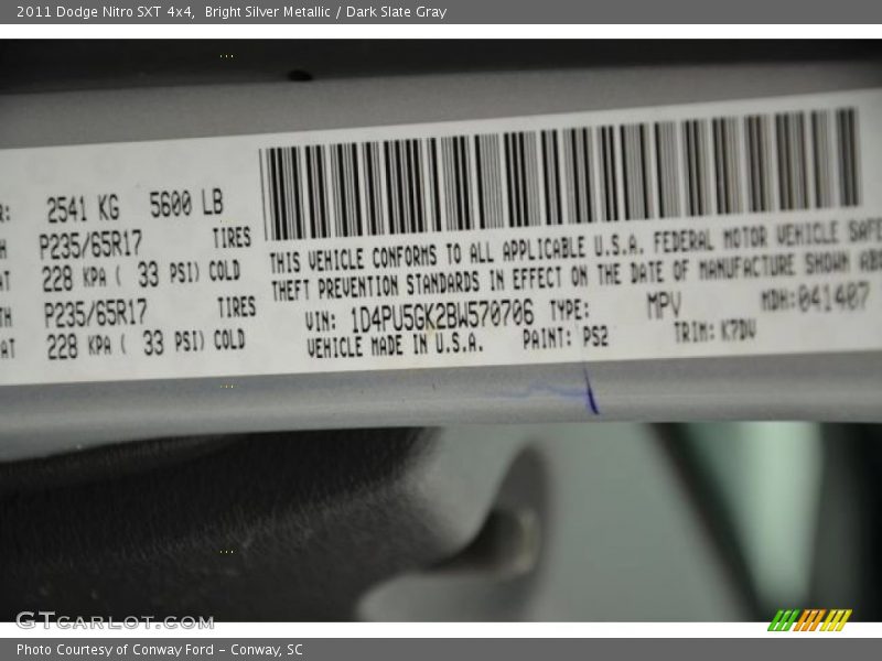 Bright Silver Metallic / Dark Slate Gray 2011 Dodge Nitro SXT 4x4