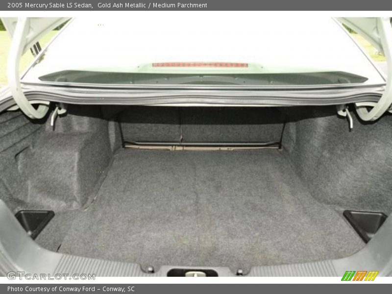  2005 Sable LS Sedan Trunk