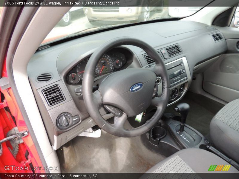  2006 Focus ZXW SE Wagon Dark Flint/Light Flint Interior