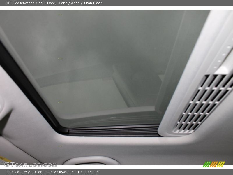 Candy White / Titan Black 2013 Volkswagen Golf 4 Door