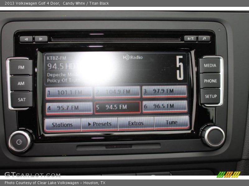 Candy White / Titan Black 2013 Volkswagen Golf 4 Door