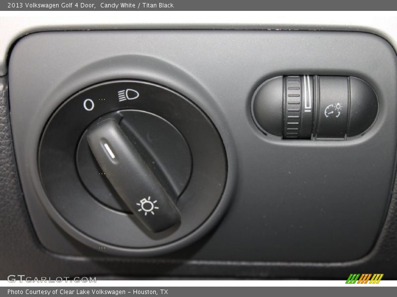 Candy White / Titan Black 2013 Volkswagen Golf 4 Door